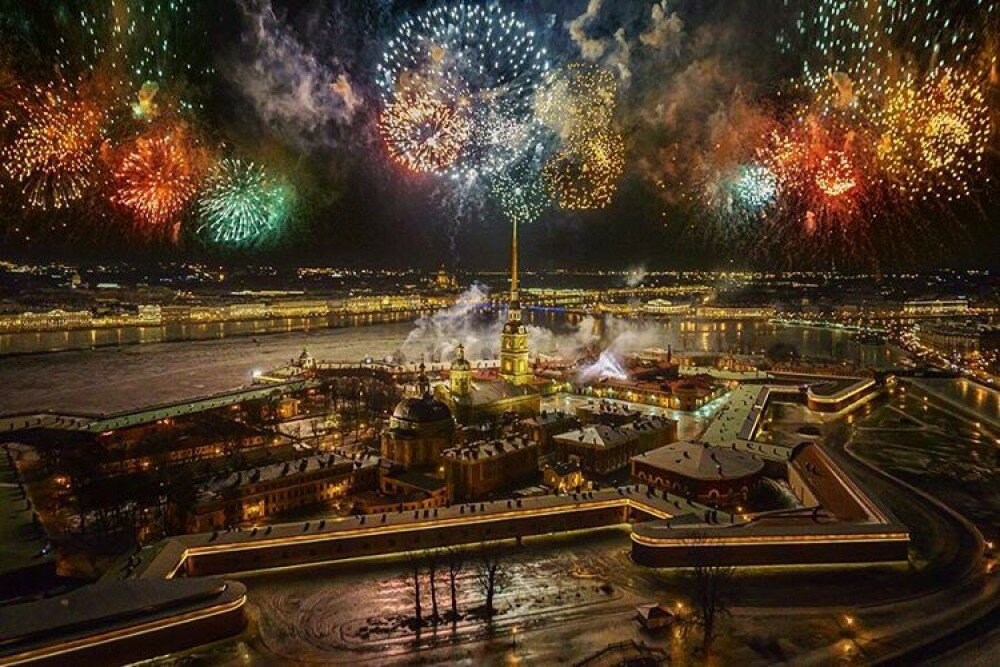 петропавловская крепость в санкт-петербурге салют фото