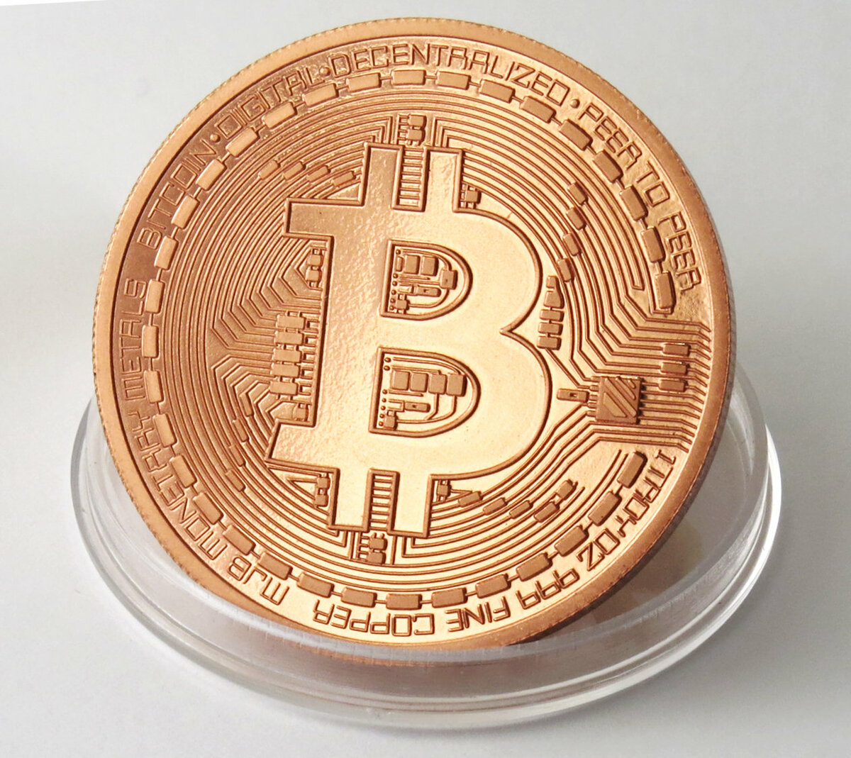 монета биткоин bitcoin, btc цвет золото фото