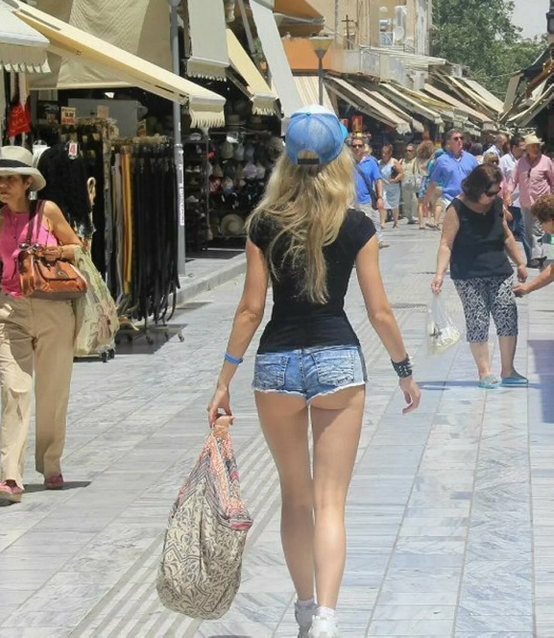 v-shortah-na-ulitse-porno