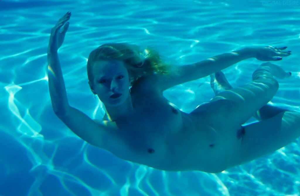 Ilovelesb com nude girls being kept underwater