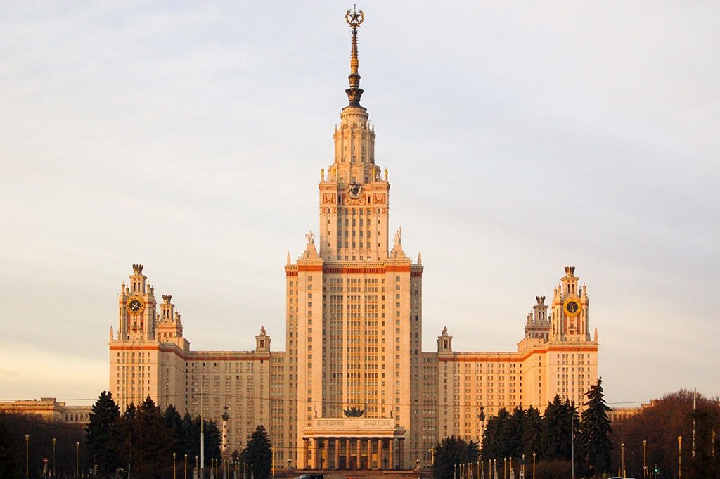 главное здание мгу им. м.в. ломоносова фото