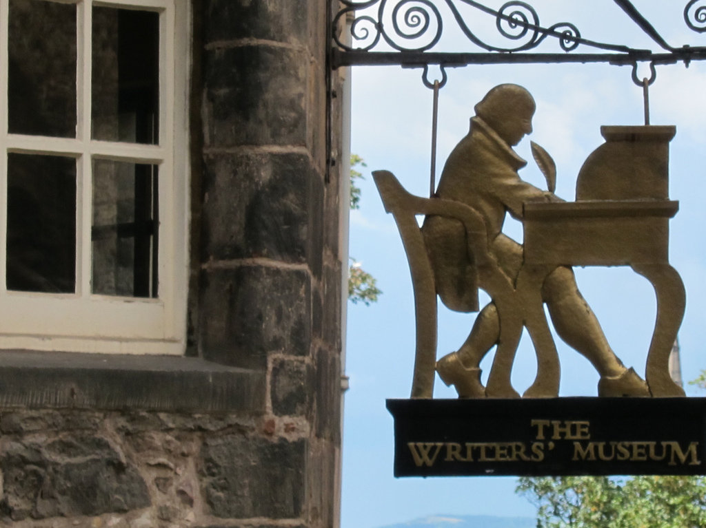 writers museum эдинбург фото