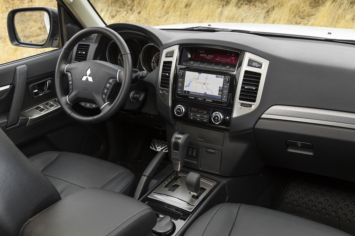 mitsubishi pajero 4 салон фото