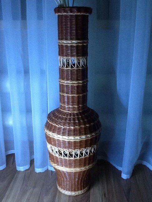 Ваза из газетных трубочек