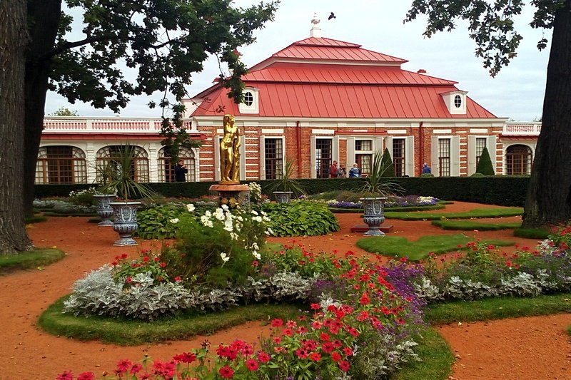 дворец монплезир в петергофе фото
