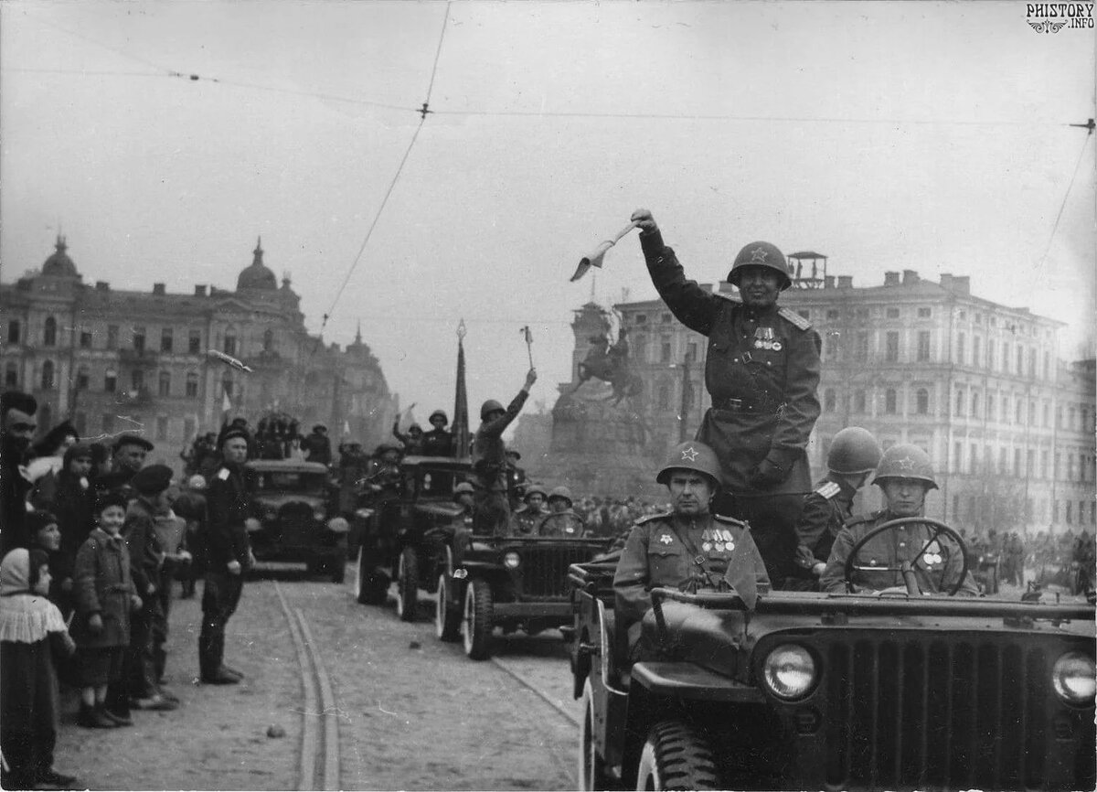 парад победы в киеве 1945 фото