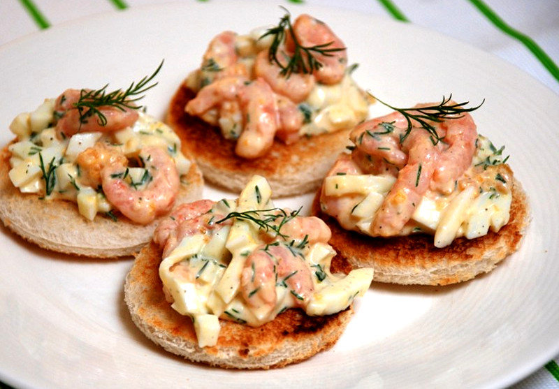 брускетта с плавленным сыром и креветками фото