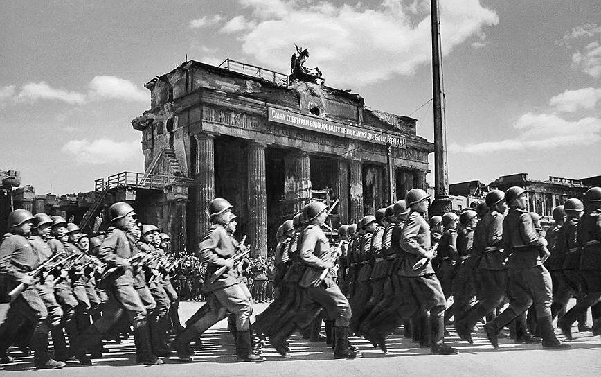 парад союзнических войск в берлине 1945 года фото
