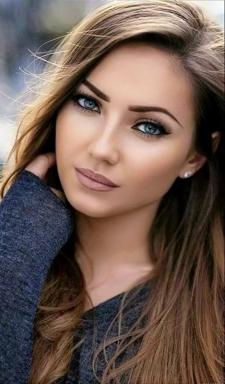 ochen-krasivaya-dama-molodoy-ebu-zhenu-druga