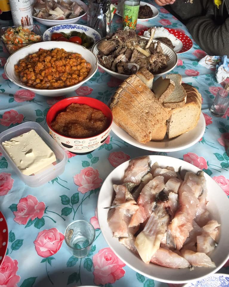 стол на природе с шашлыками фото