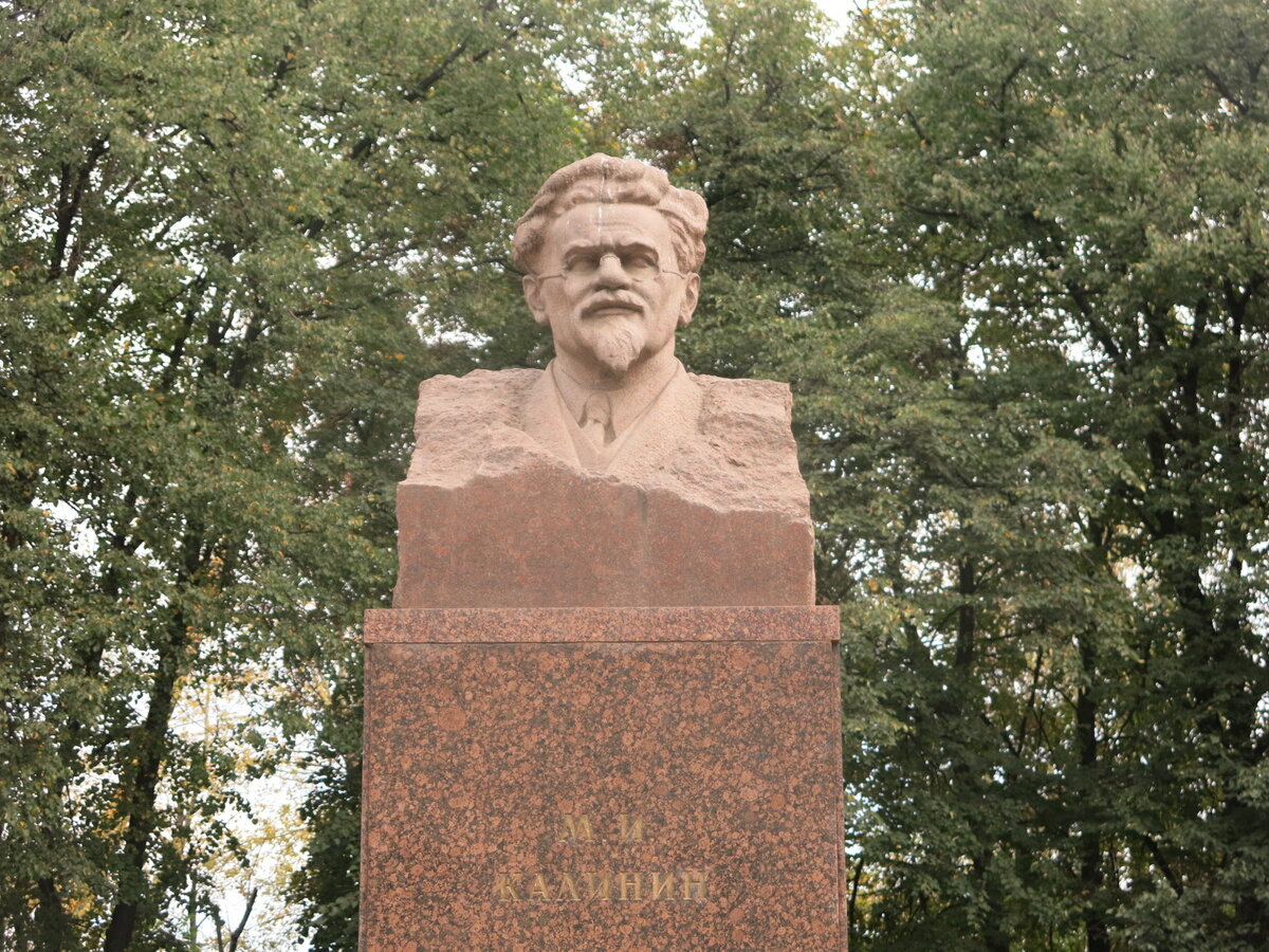 памятник а м горькому фото