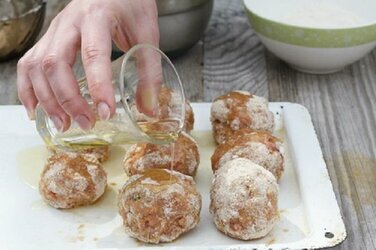 мясные шарики с яйцом внутри фото