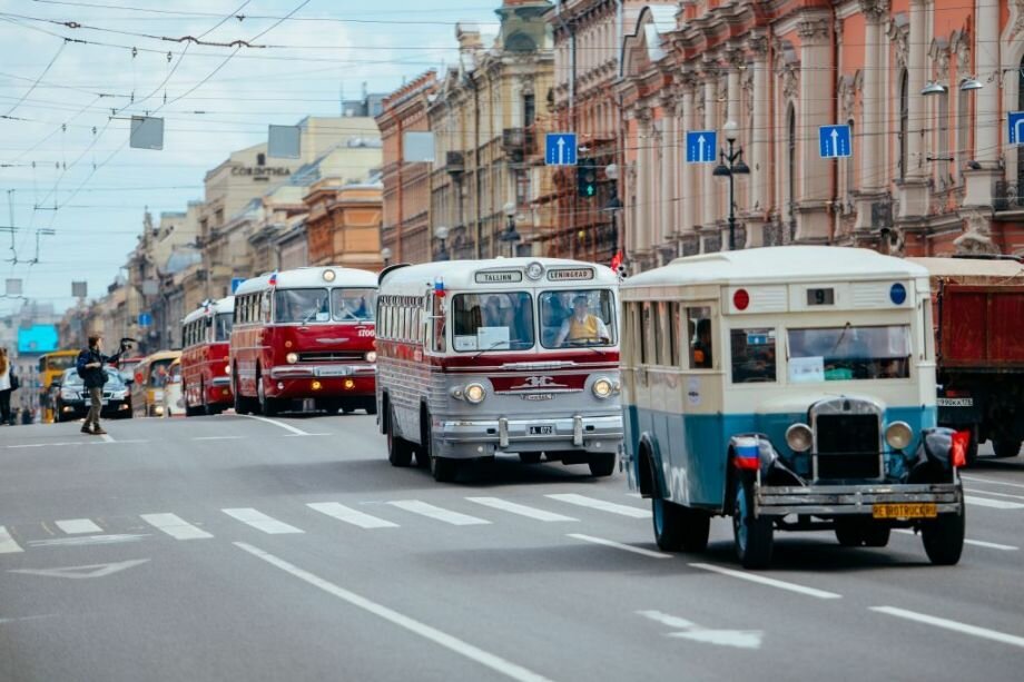 парад ретротранспорта петербург фото