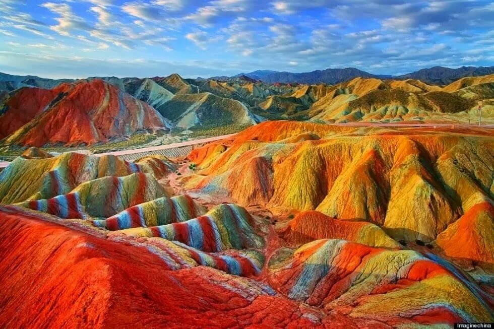 цветные скалы чжанъе данксиа фото