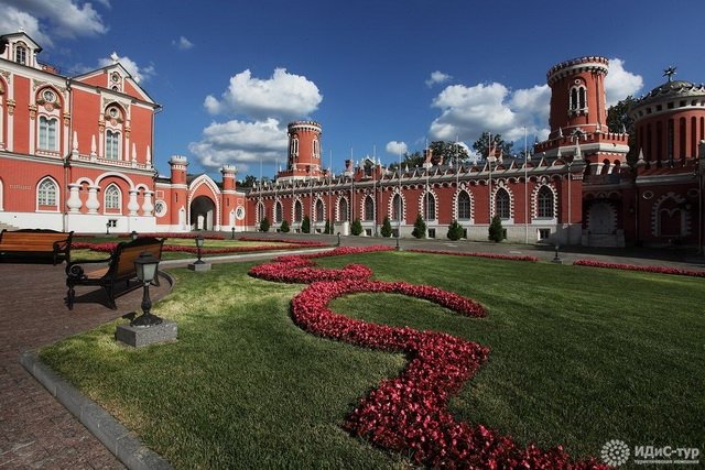 Петровский путевой дворец фото