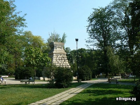 памятник казарскому в севастополе фото
