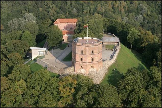 замок гедиминаса в вильнюсе фото