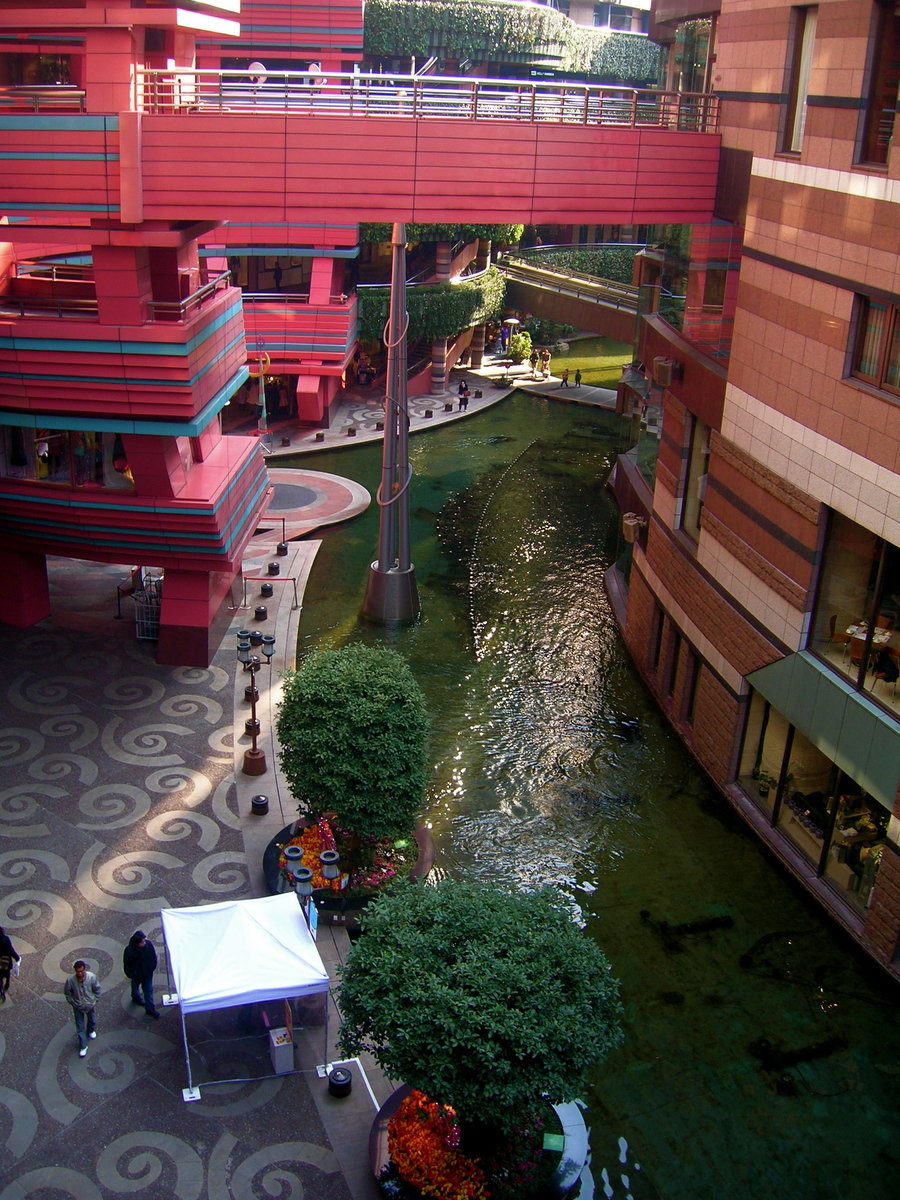 canal city фукуока, япония фото