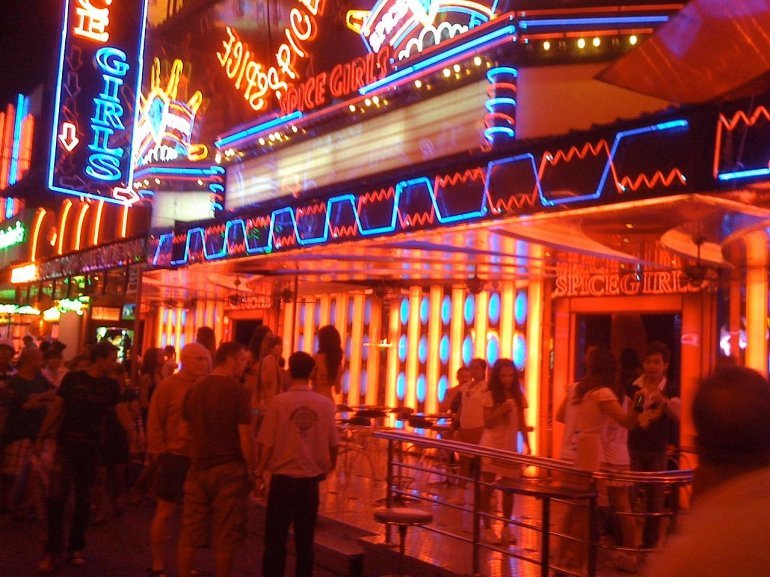 soi cowboy bar bangkok фото