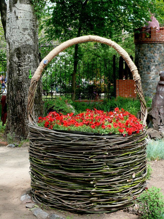 корзина для цветов клумба фото