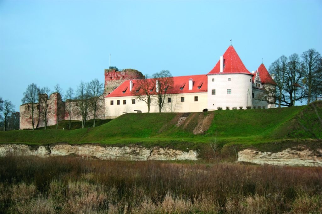 бауский замок латвия фото