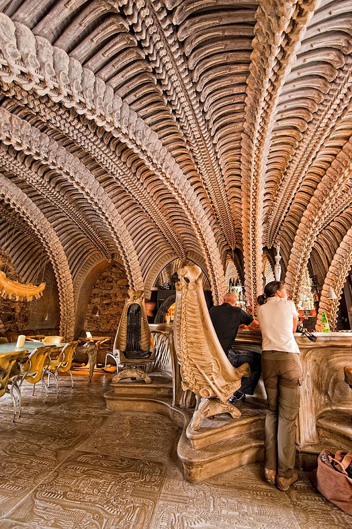 hr giger museum, грюйер, швейцария фото