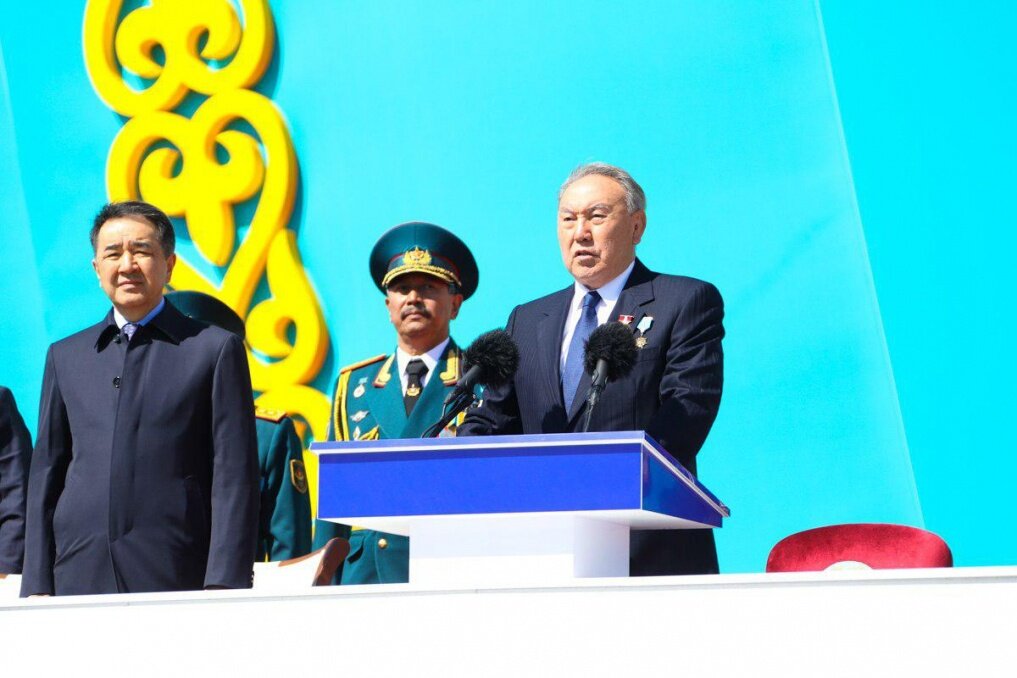 президент казахстана фото