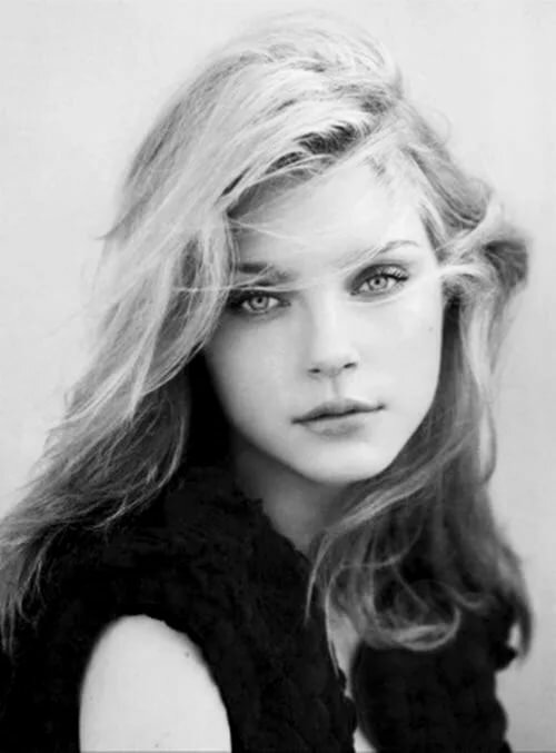 Jessica Stam Foxy Girl Pricheski Cherno Beloe I Volosy V Yandeks Kollekciyah