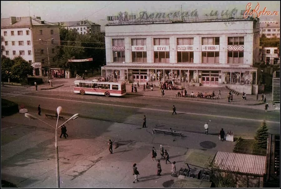 чебоксары кинотеатр мир 80е годы фото