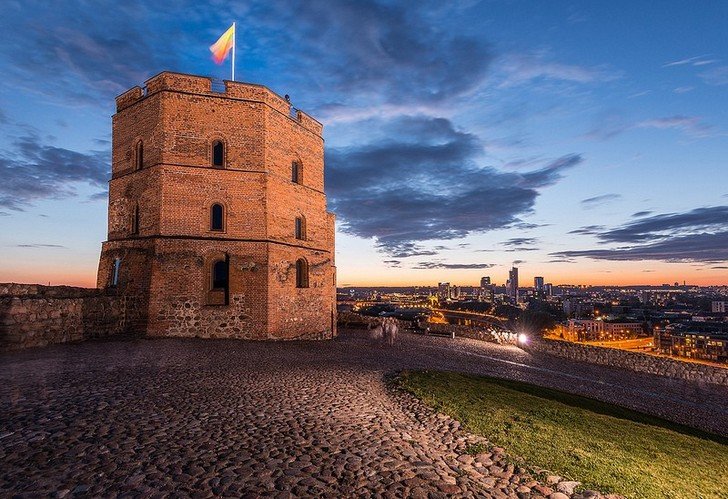 башня гедиминаса в вильнюсе фото