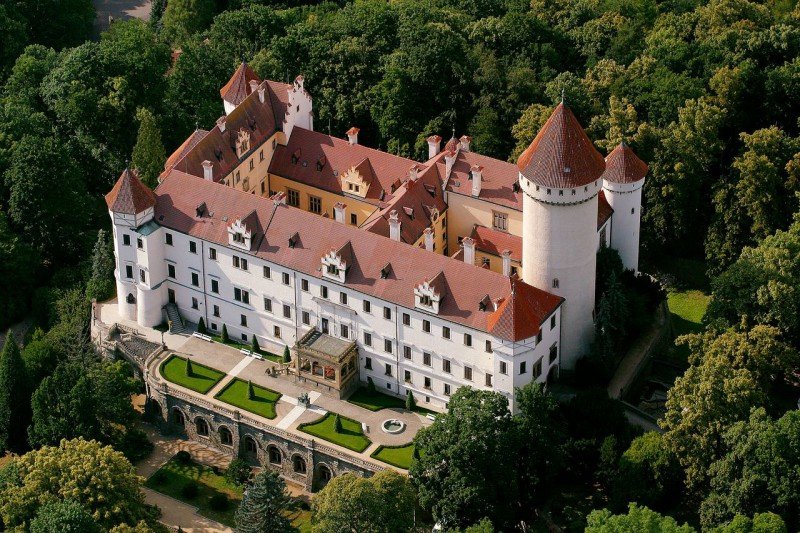 замок конопиште фото