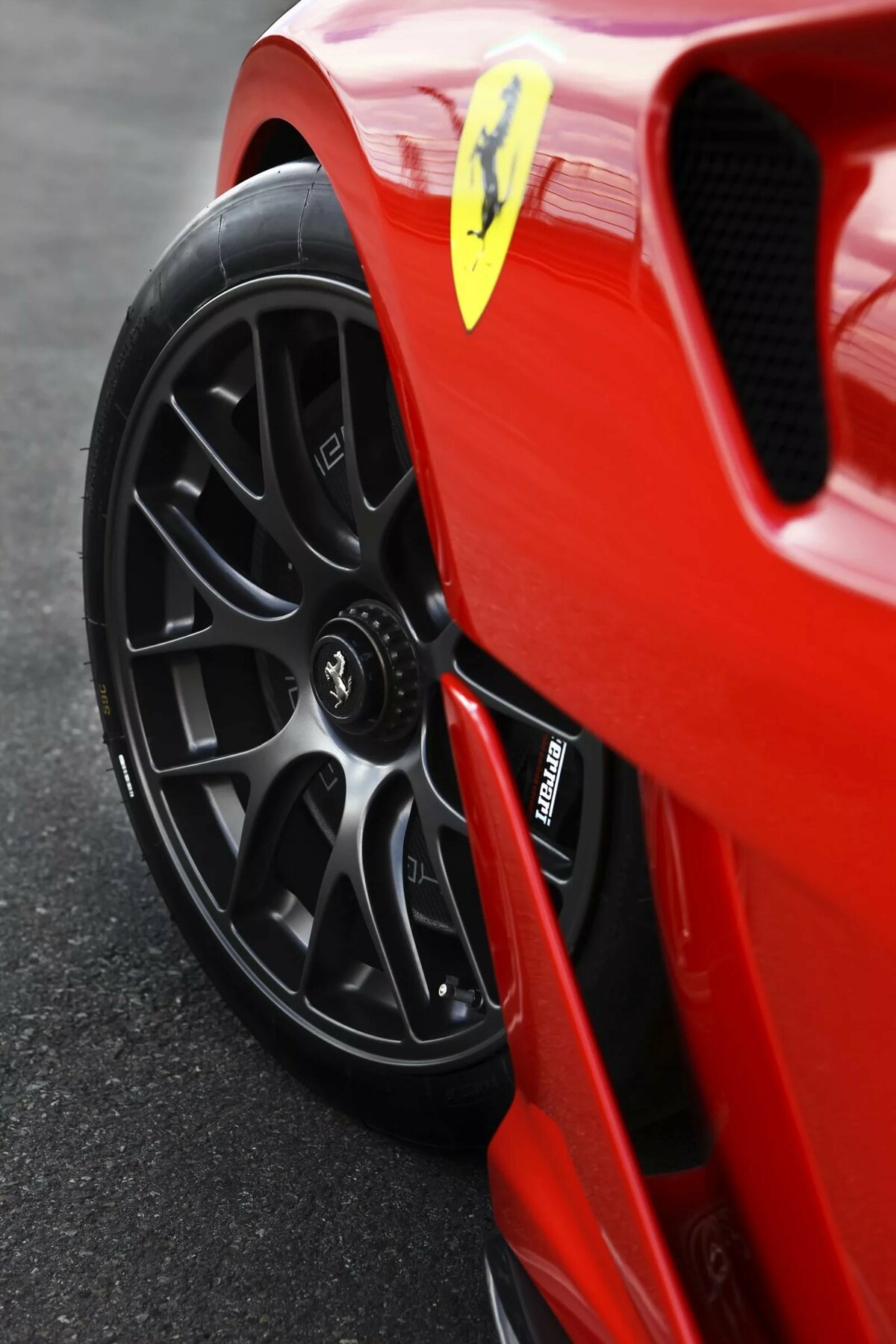 Wallpaper Mobil Sport Ferrari