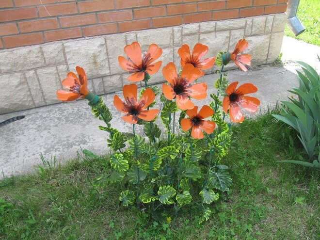 цветы из пластиковых бутылок для сада фото