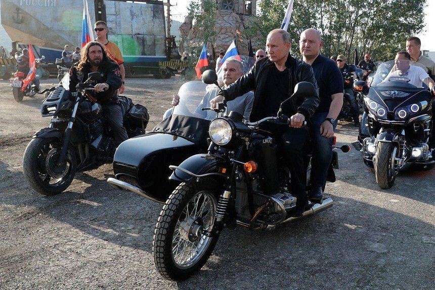 путин на мотоцикле фото