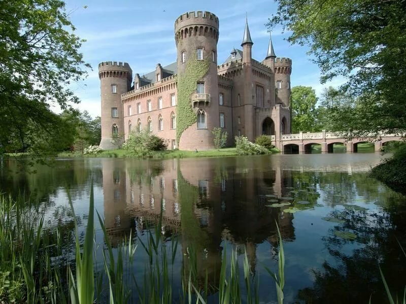 Moyland Castle фото