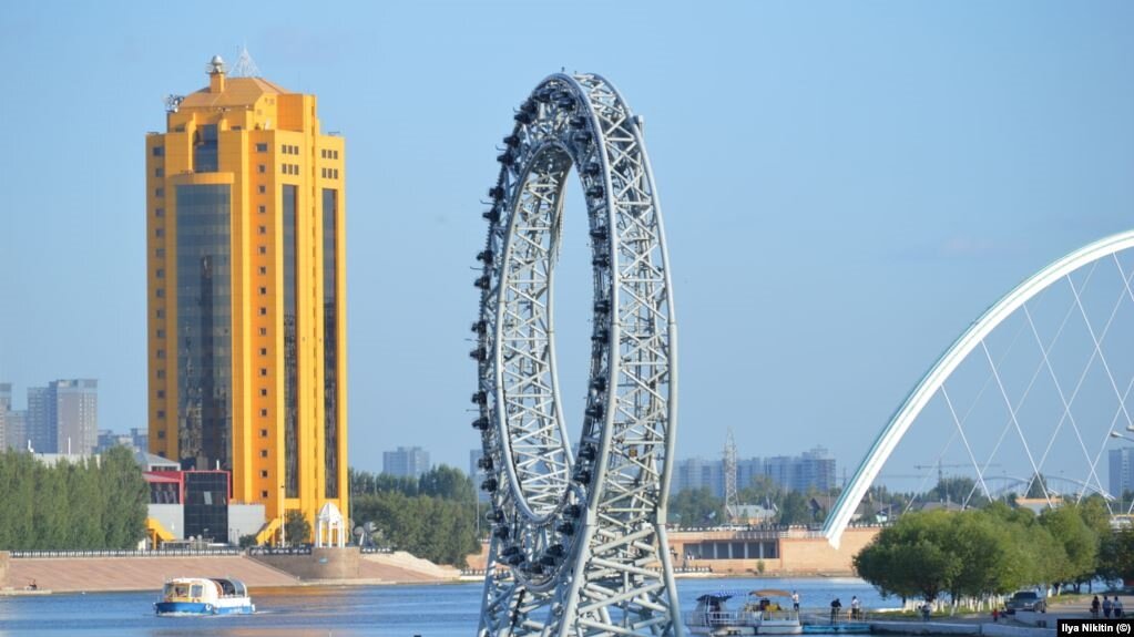 самое большое колесо обозрения в москве фото