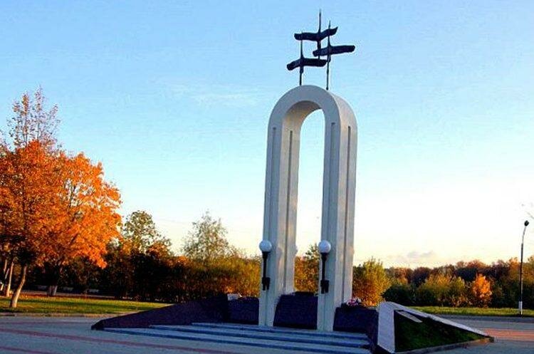 памятник журавли в кингисеппе фото
