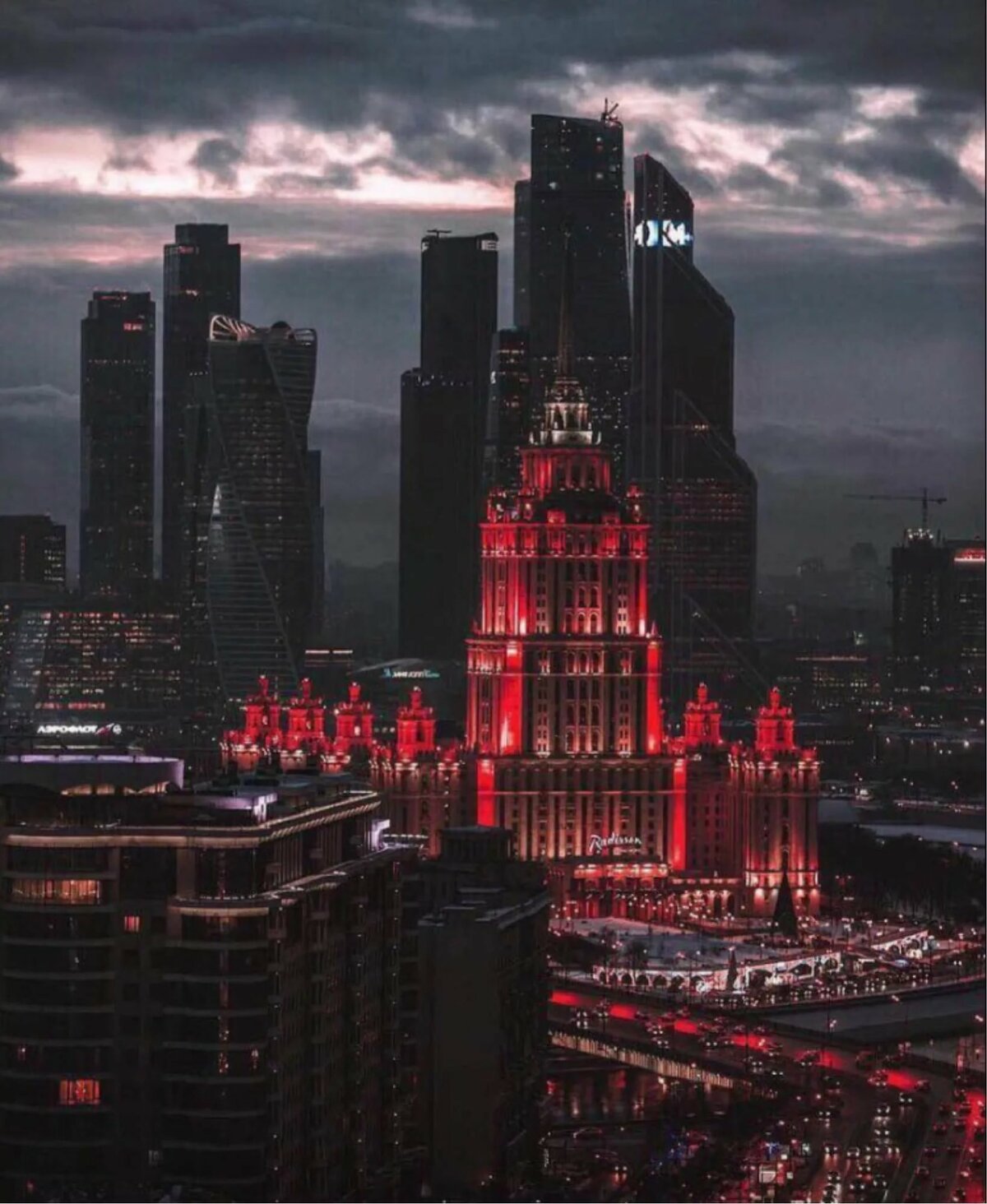 сталинская высотка на фоне москва сити фото