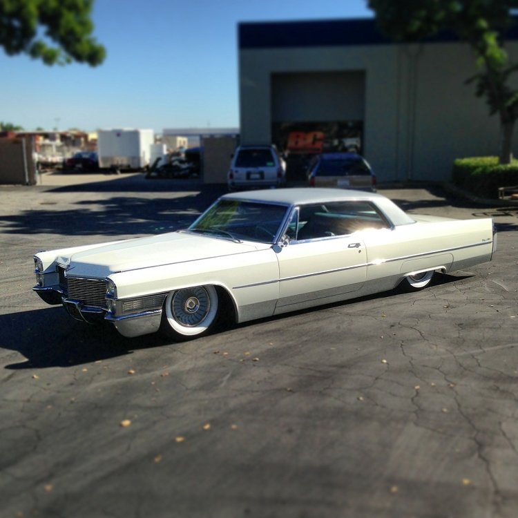 cadillac deville фото