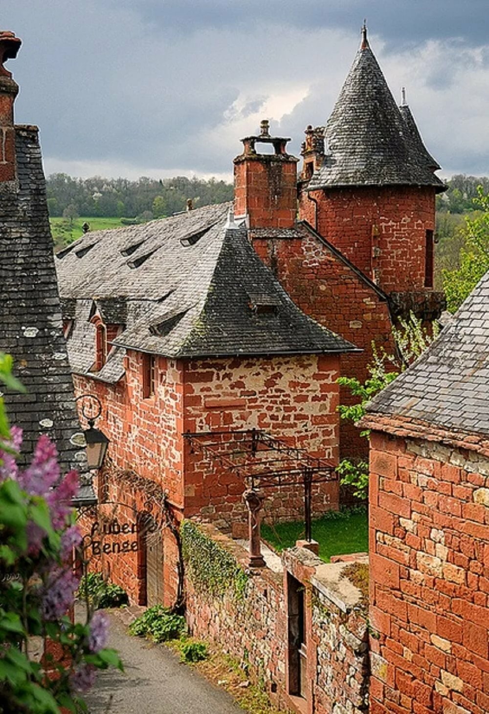 collonges-la-rouge франция фото