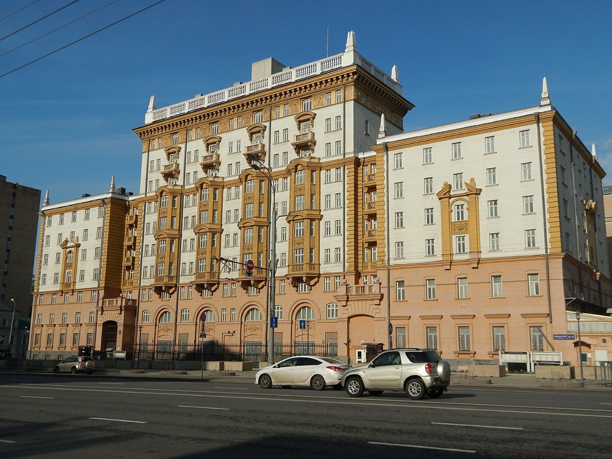американское посольство в москве фото