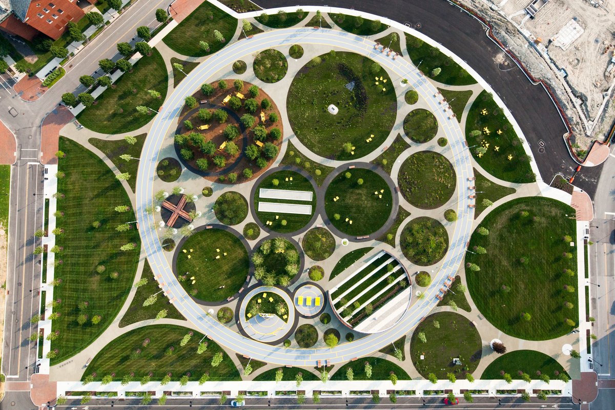 парк navy yards central green в филадельфии фото