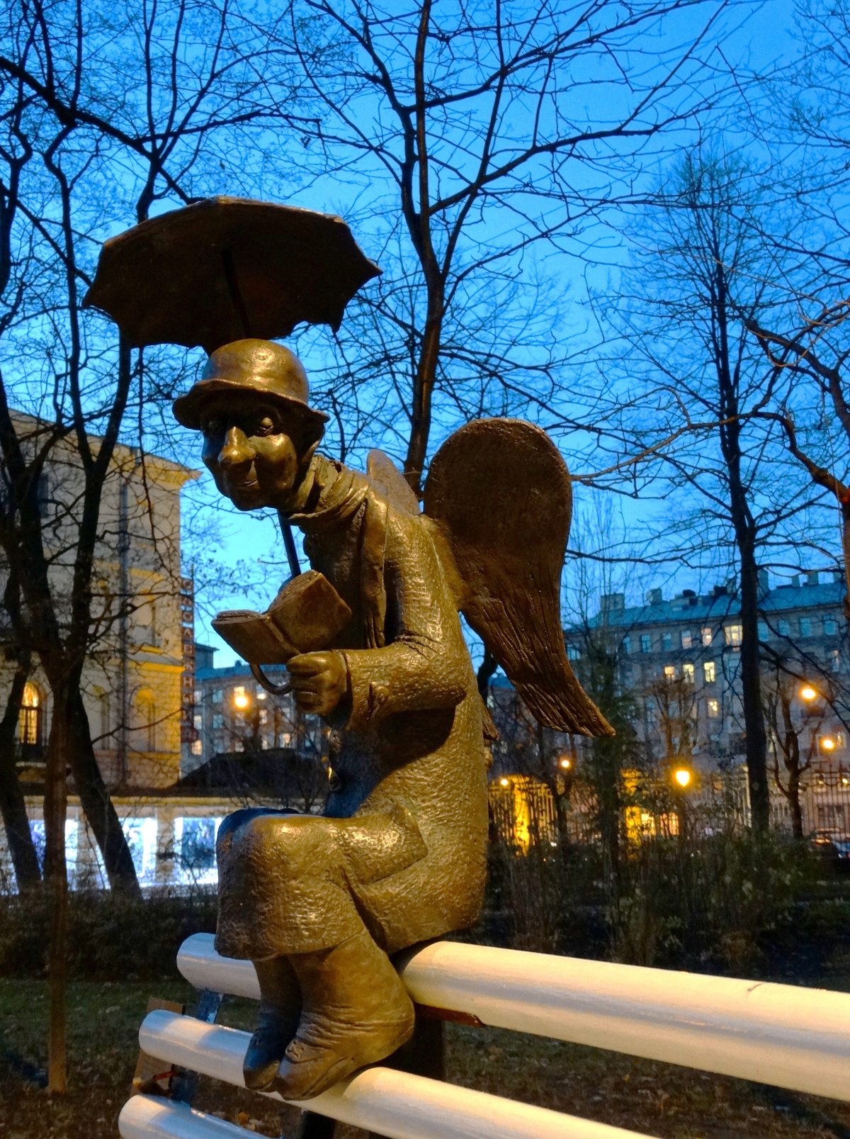 скульптура петербургский ангел фото
