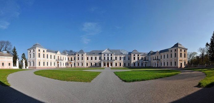 дворец князей вишневецких фото