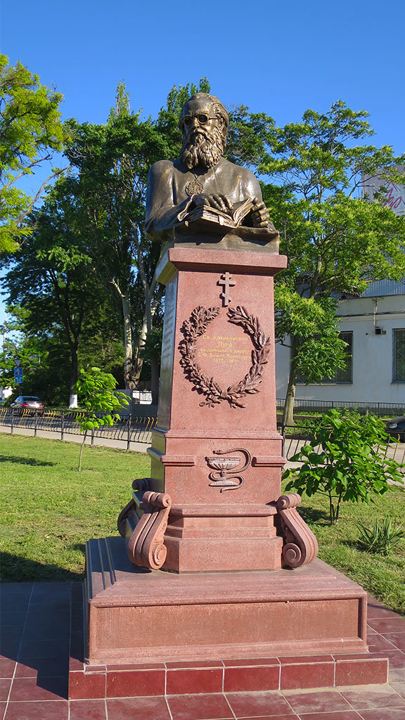 памятник петру первому в кронштадте фото