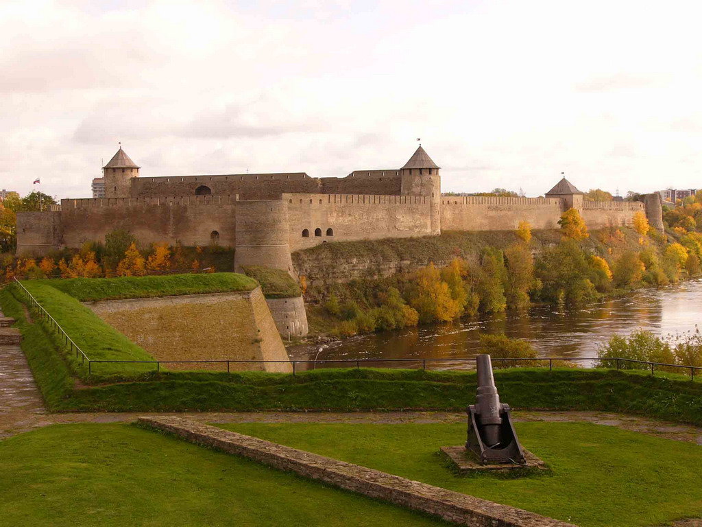 крепость ивангород фото