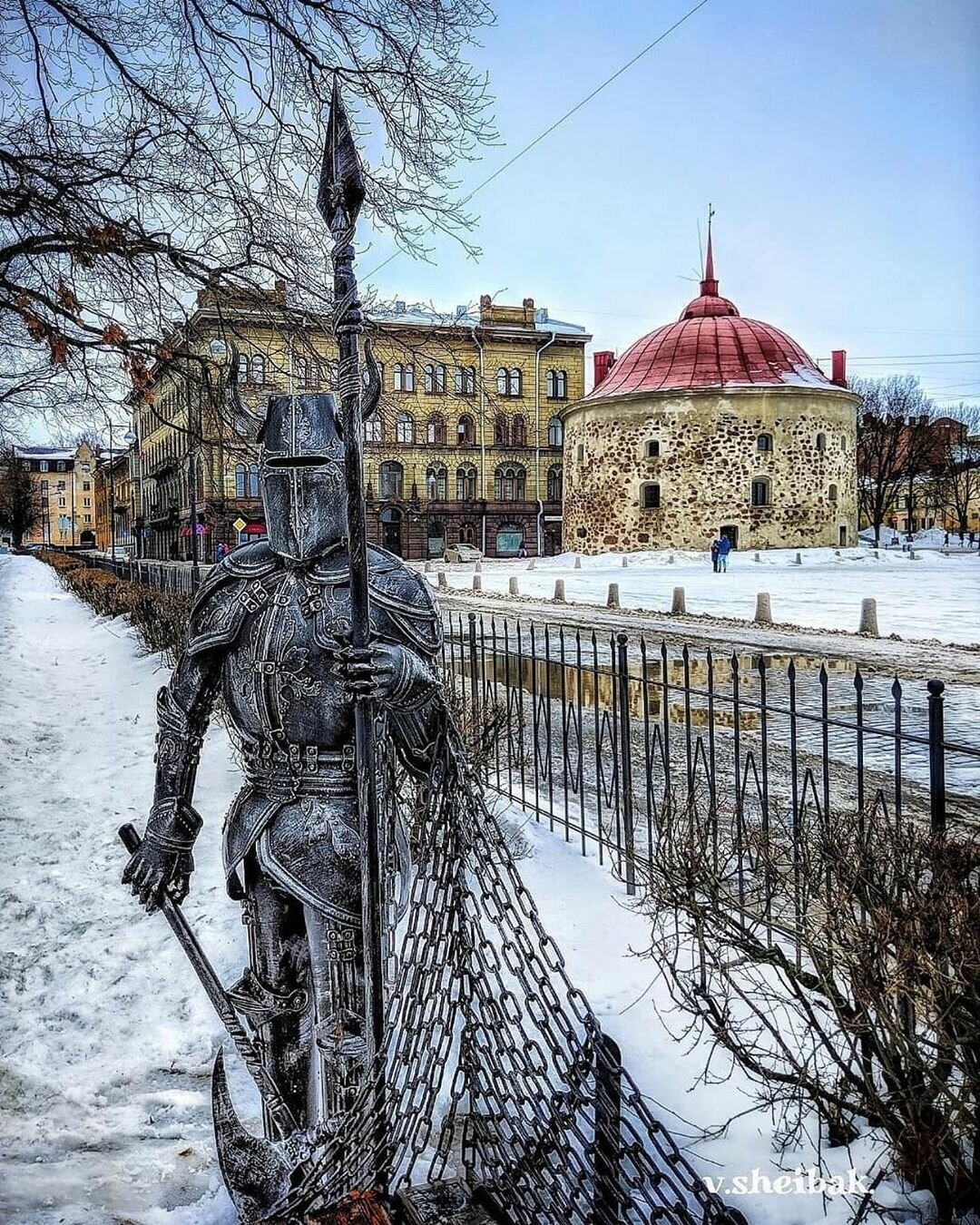 памятник рыцарю в выборге фото