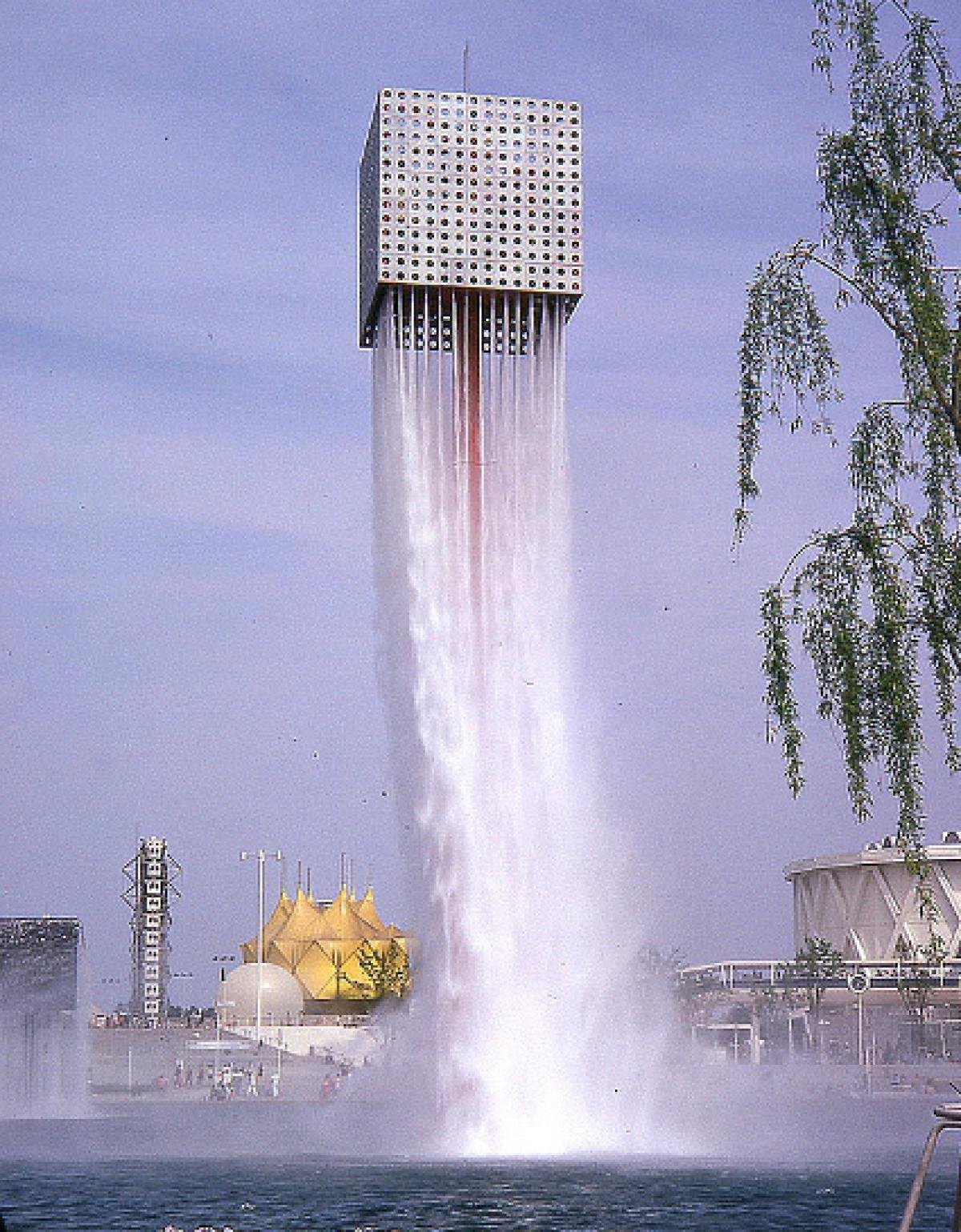 парящие фонтаны осака япония фото