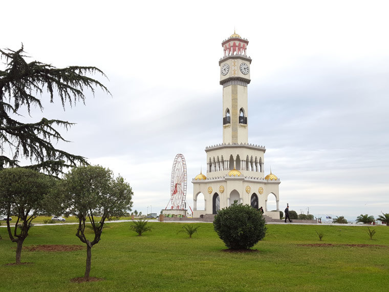 башня чачи в батуми фото