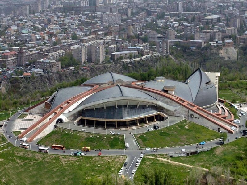спортивно-концертный комплекс имени карена демирчяна в ереване фото